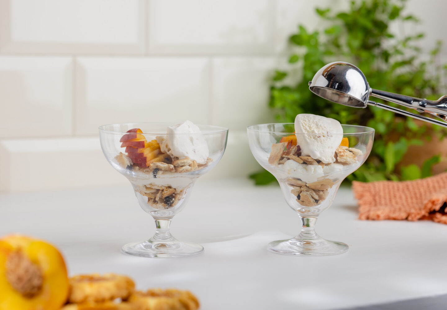 Dulces navideños en copas de cristal